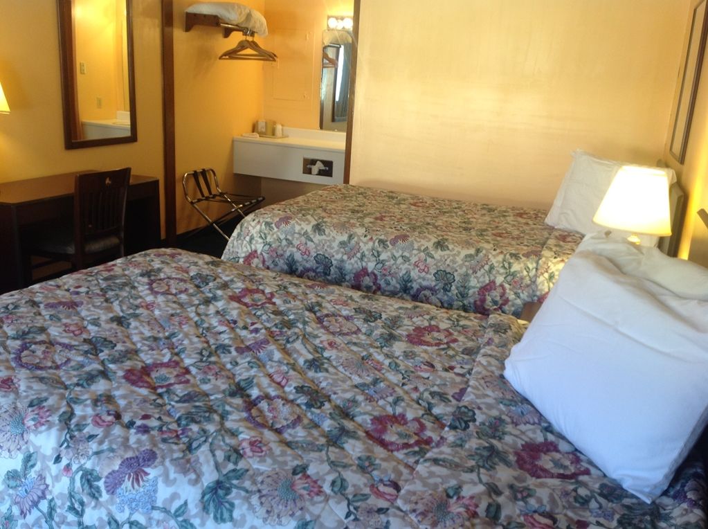 Travelers Lodge Beatrice Rom bilde